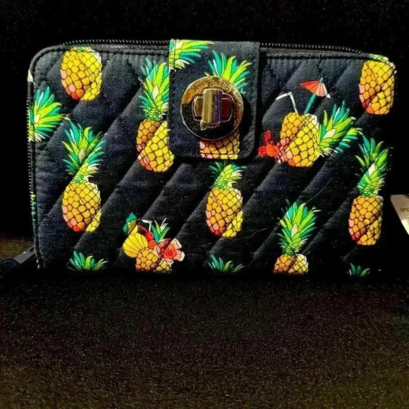 Vera Bradley RFID Turnlock Wallet - Toucan Party (NWT) - Picture 1 of 6